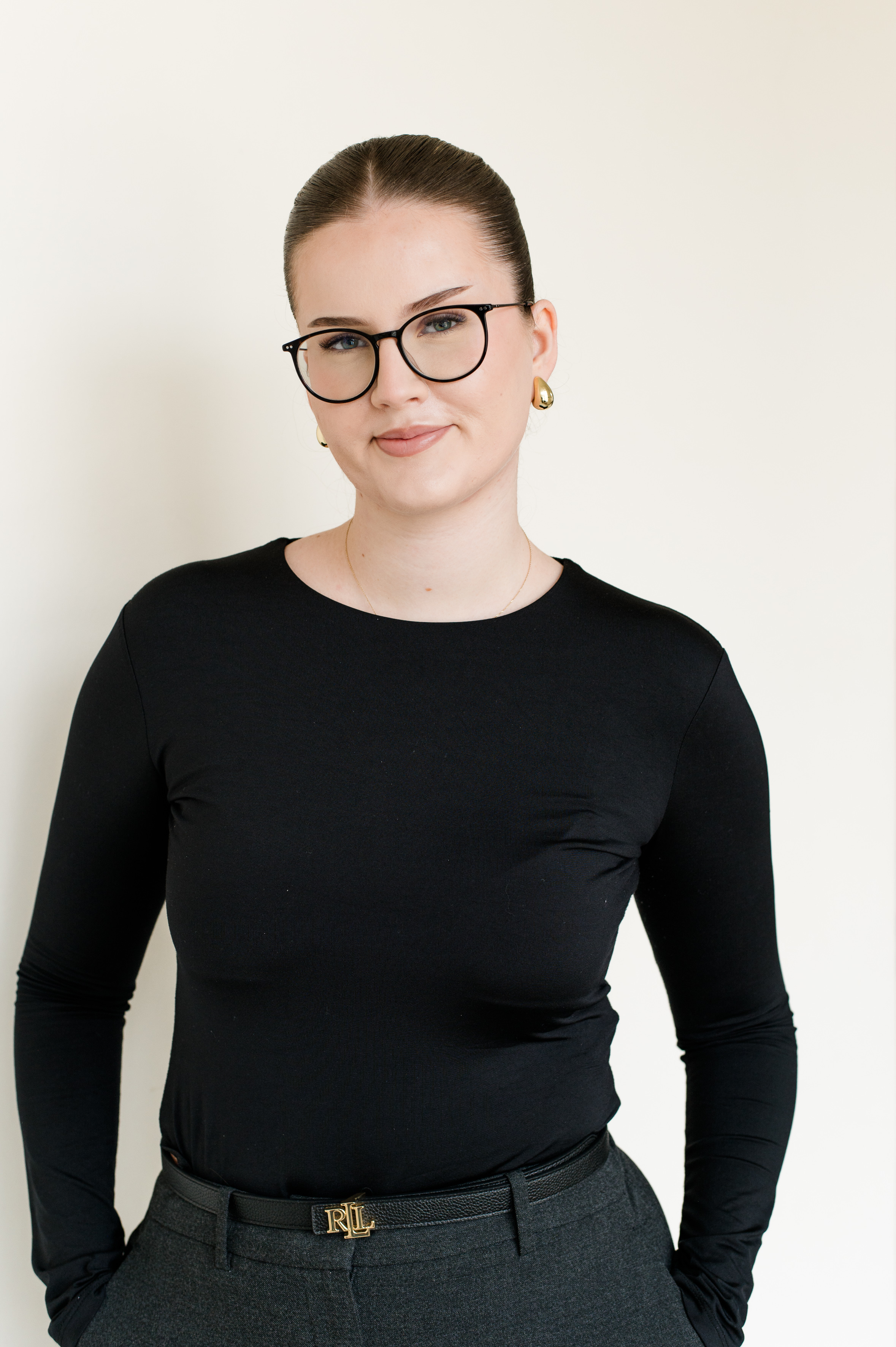 Portrait der Mitarbeiterin Theresa Auer der TREUHAND-UNION OÖ