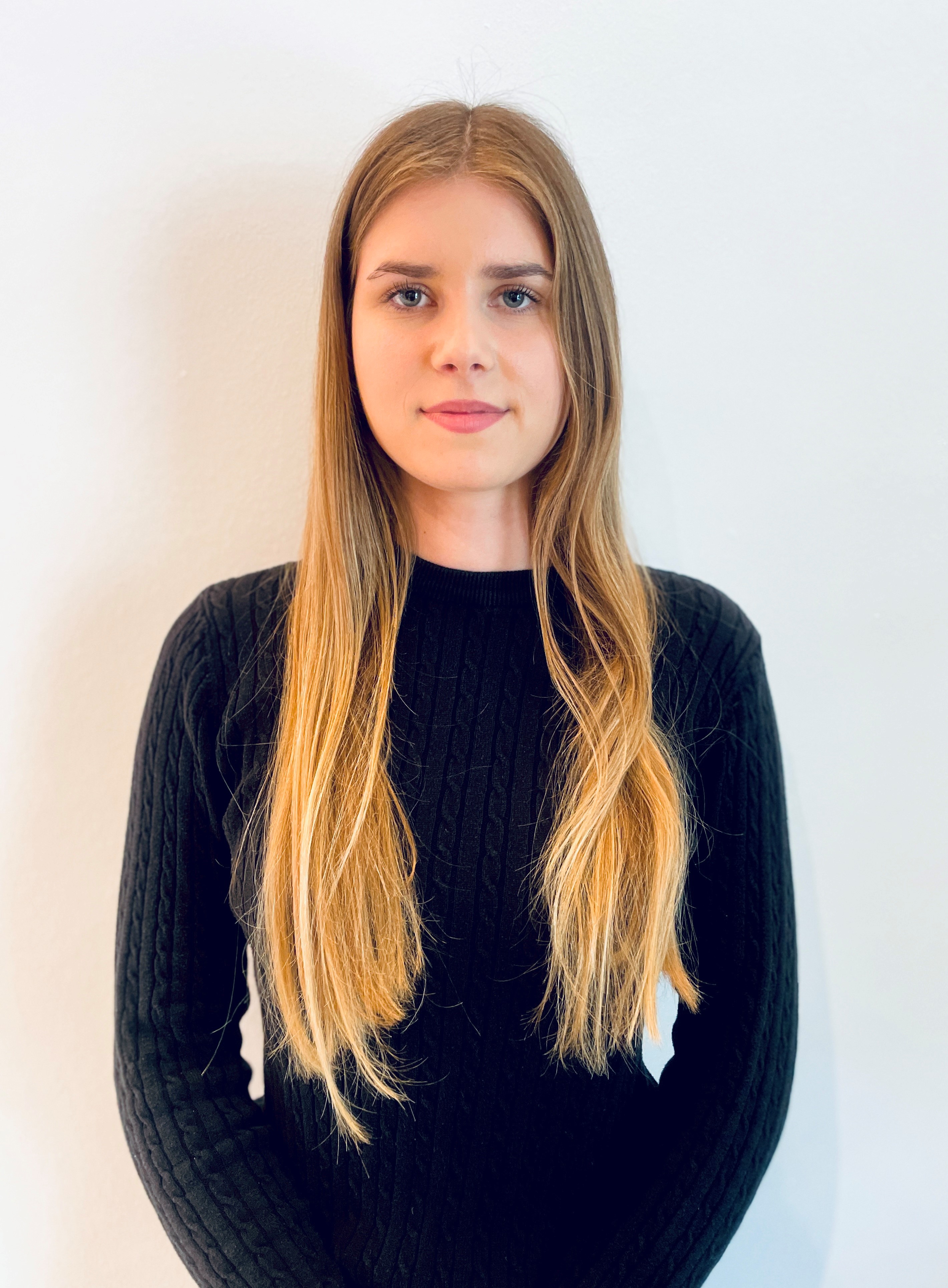 Portrait der Mitarbeiterin Laura Bacher der TREUHAND-UNION Salzburg