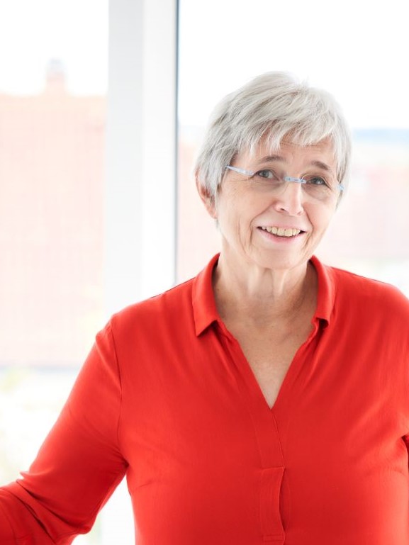 Portrait des Mitarbeiters Anita Saurer der TU-Partner Oberwart