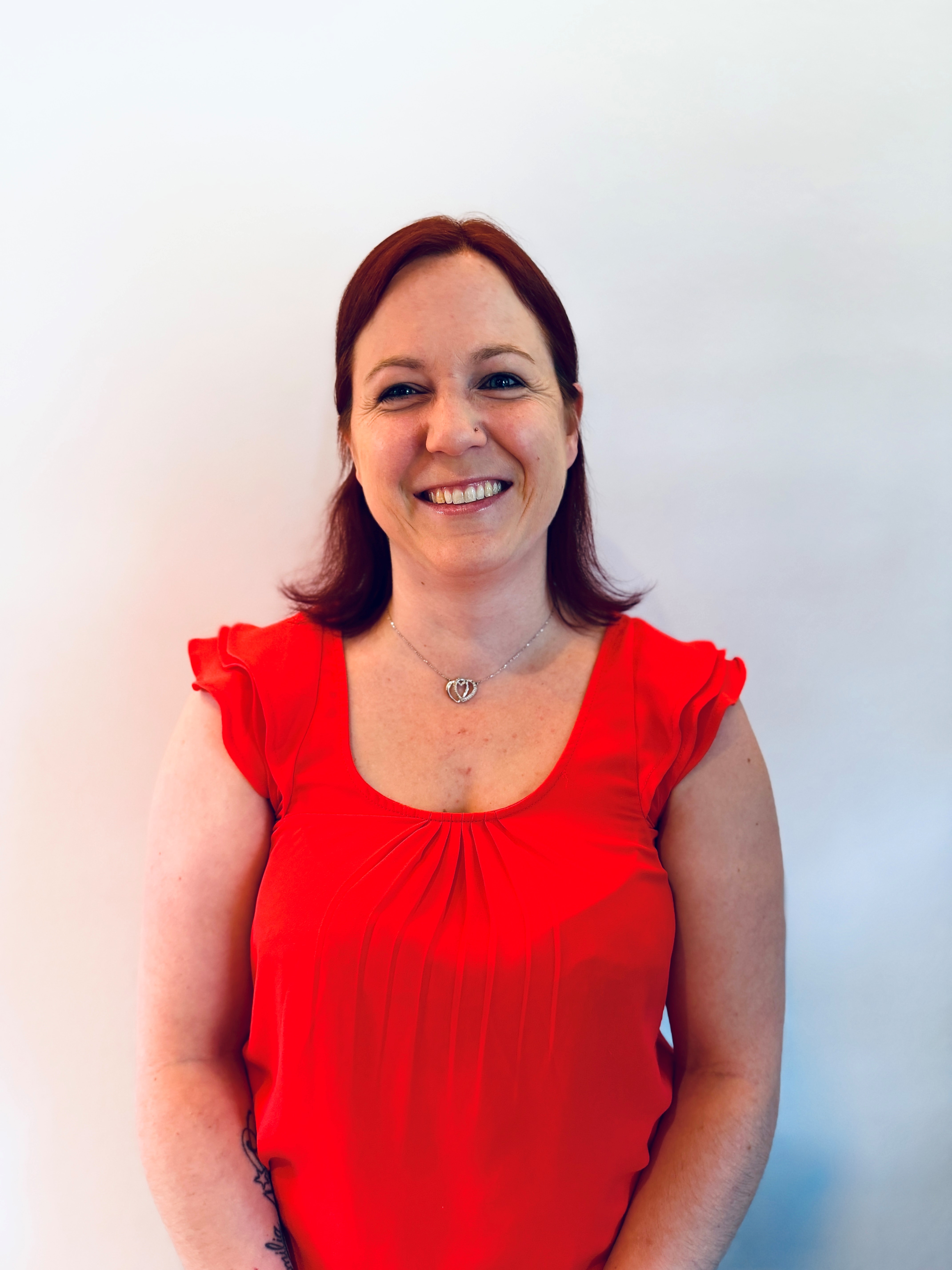 Portrait der Mitarbeiterin Nadine Brötzner der TREUHAND-UNION Salzburg
