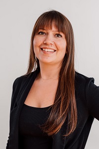 Portrait des Mitarbeiters Mirlinda Perzhaku der TU-Partner KPS