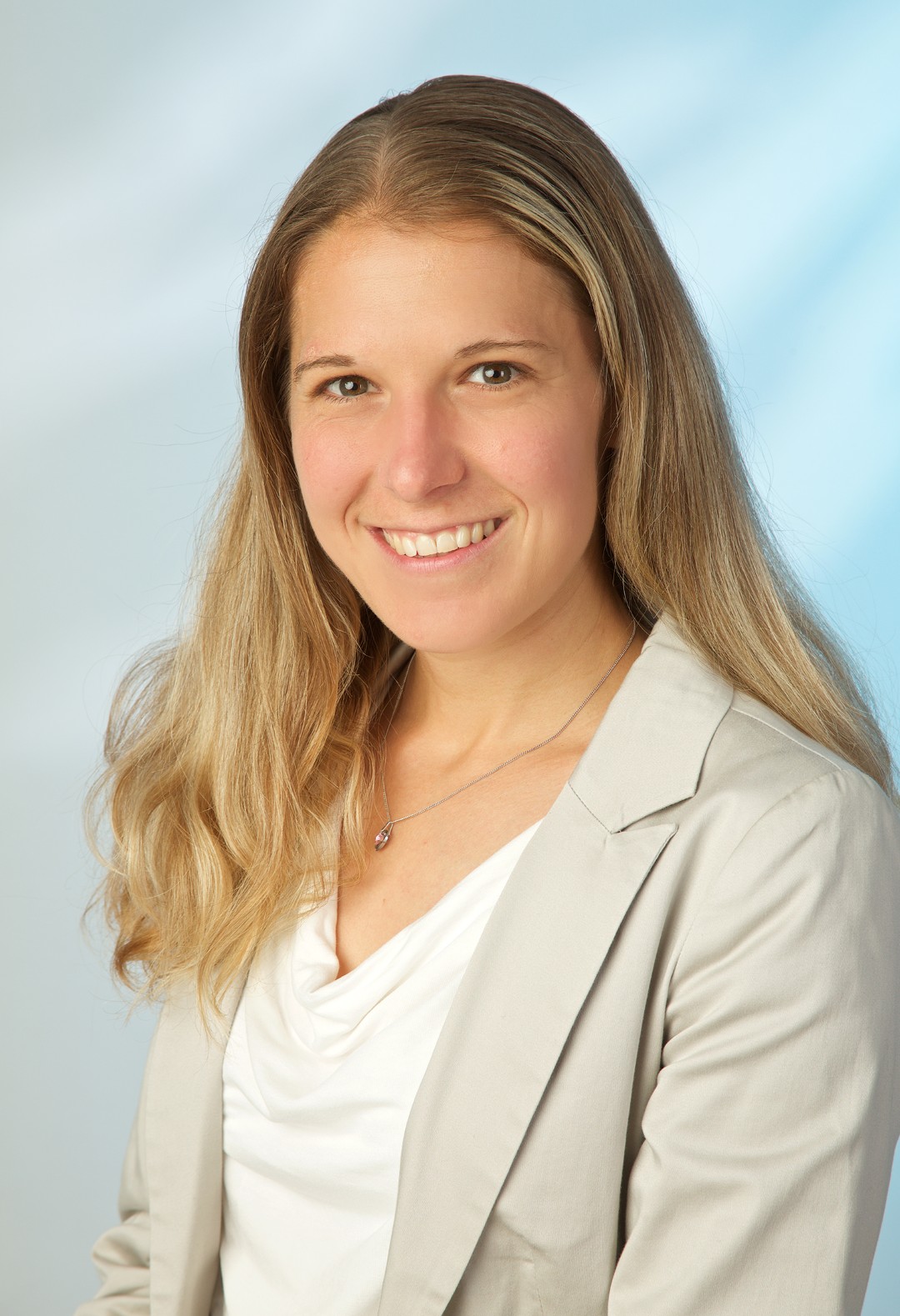 Portrait der Mitarbeiterin Tina Weber der TREUHAND-UNION Baden