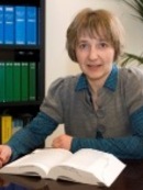 Portrait der Mitarbeiterin Edith NEUWIRTH der TU-Partner J. Schmalzl