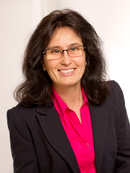 Portrait der Mitarbeiterin Theresia Hackl der TU-Partner Glueck Treuhand