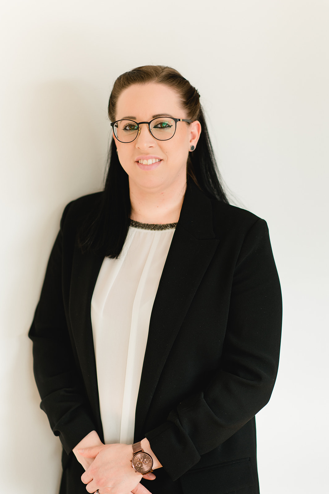 Portrait des Mitarbeiters Julia Landl der TREUHAND-UNION OÖ