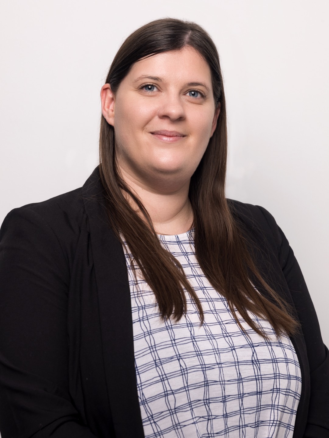 Portrait des Mitarbeiters Nathalie Spindler der TREUHAND-UNION Salzburg