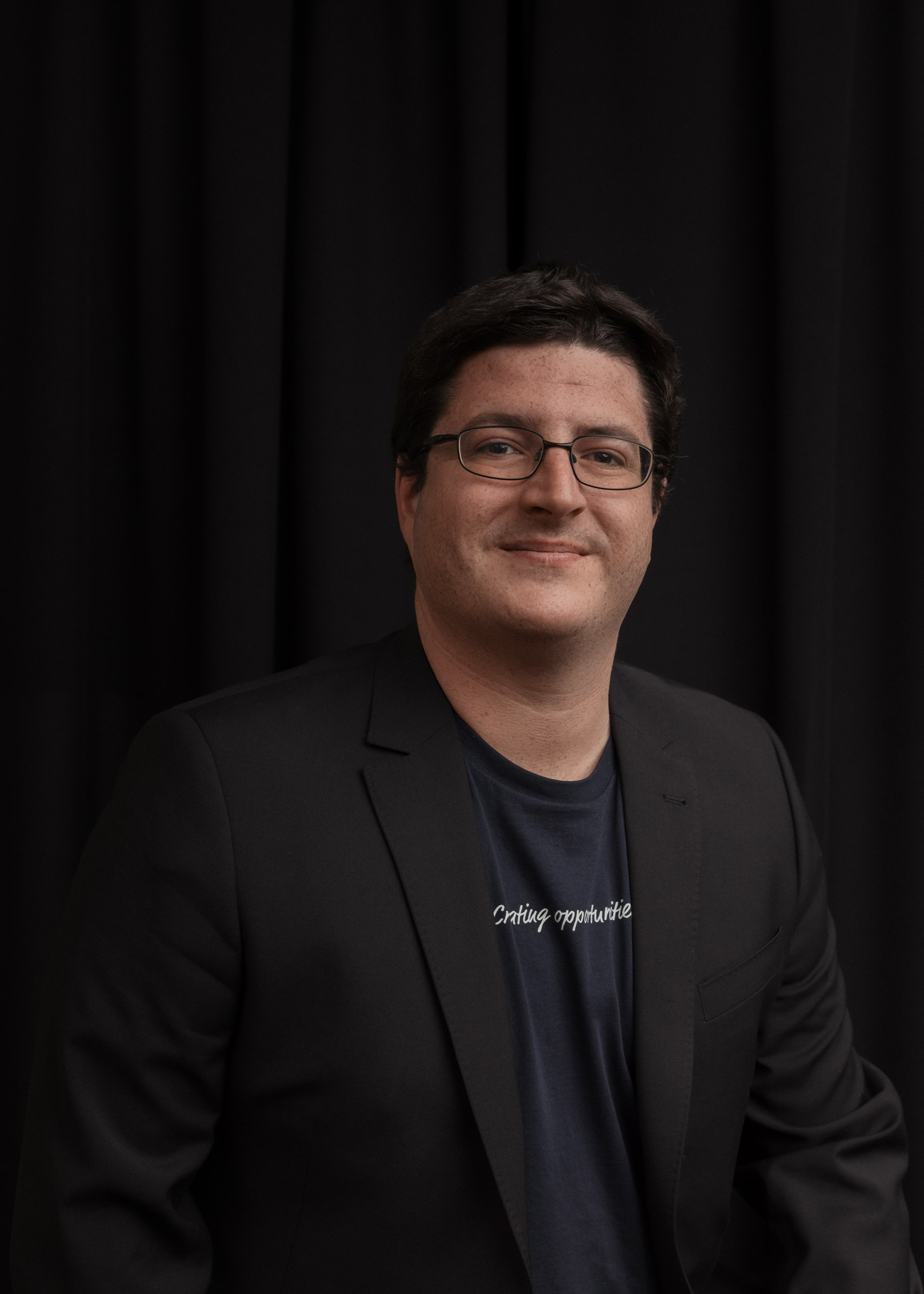 Portrait des Mitarbeiters Manuel Höllersberger der TREUHAND-UNION Innsbruck