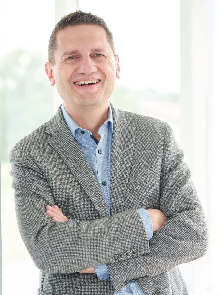 Portrait des Mitarbeiters Hannes Brenner der TU-Partner Oberwart