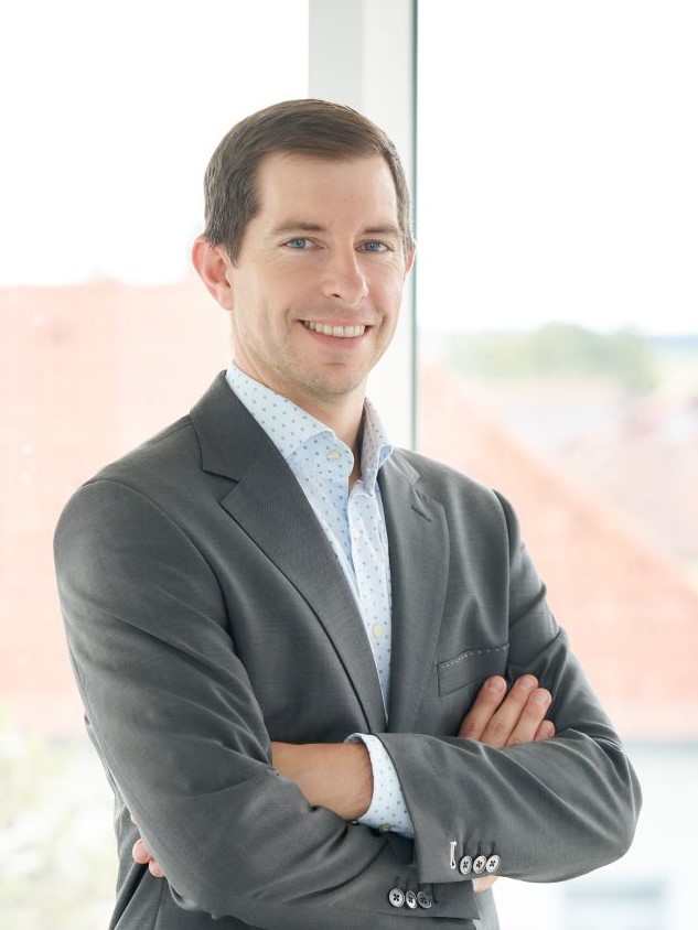 Portrait des Mitarbeiters Joachim Deutsch der TU-Partner Oberwart