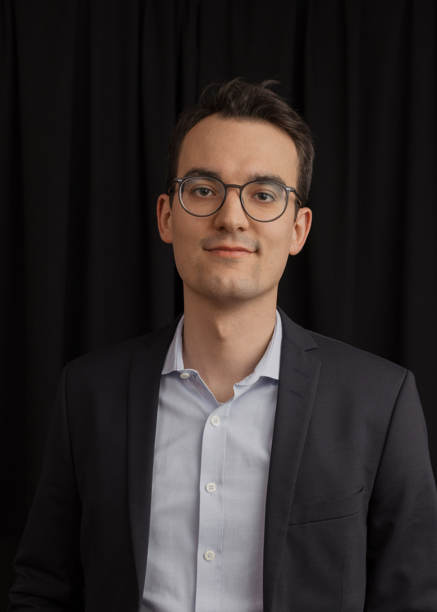 Portrait des Mitarbeiters Simon Rennig der TREUHAND-UNION Innsbruck