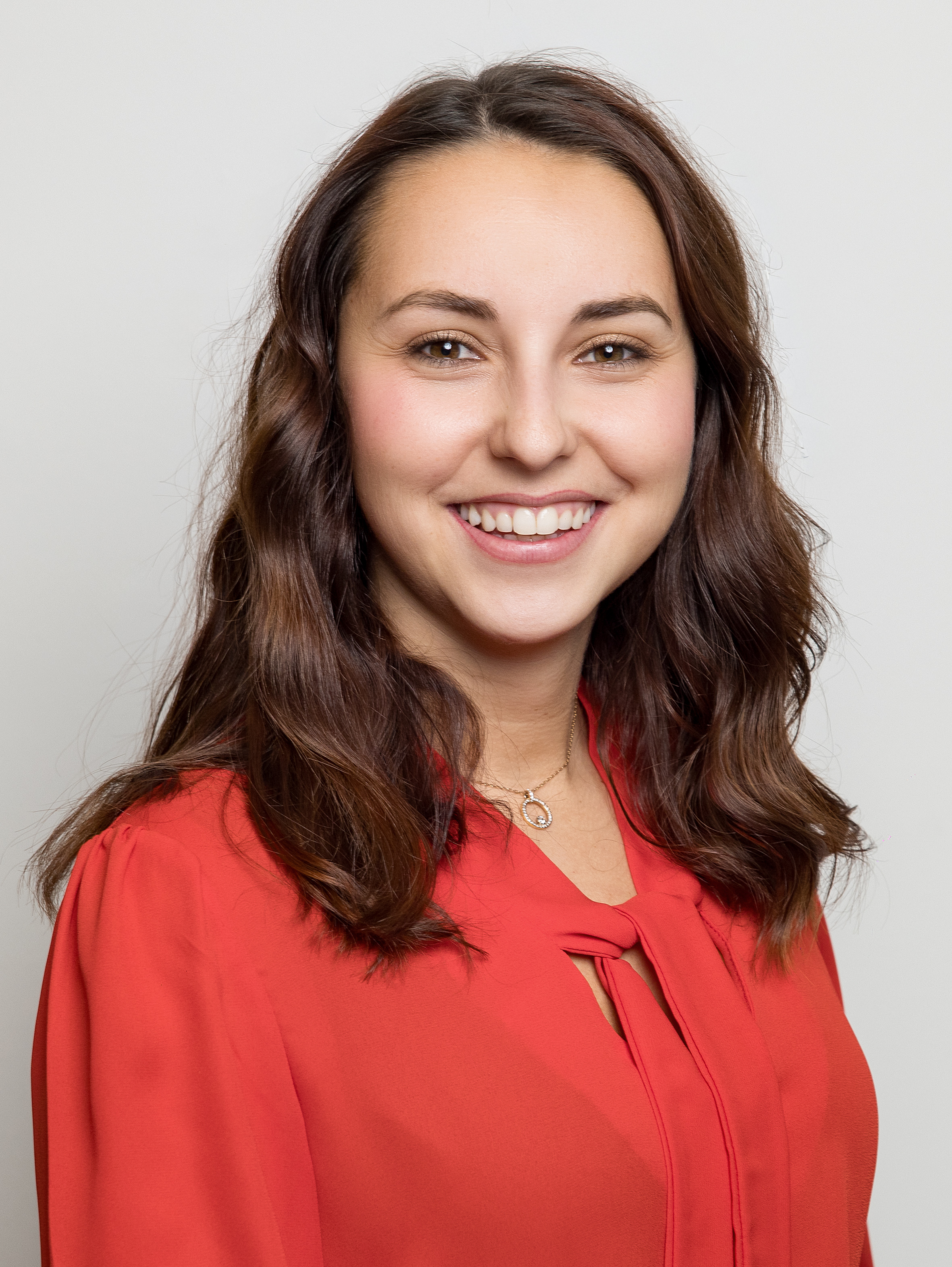 Portrait der Mitarbeiterin Monica Dirlea der TREUHAND-UNION Salzburg