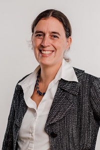 Portrait der Mitarbeiterin Stefanie Schrauf der TU-Partner KPS