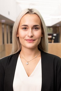 Portrait der Mitarbeiterin Dominika Lemler  der TU-Partner KPS