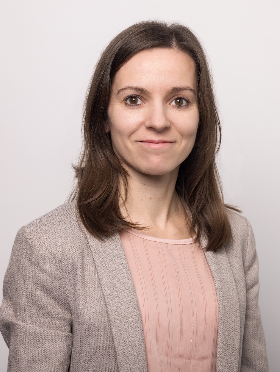 Portrait der Mitarbeiterin Tetiana Kerbler der TREUHAND-UNION Salzburg