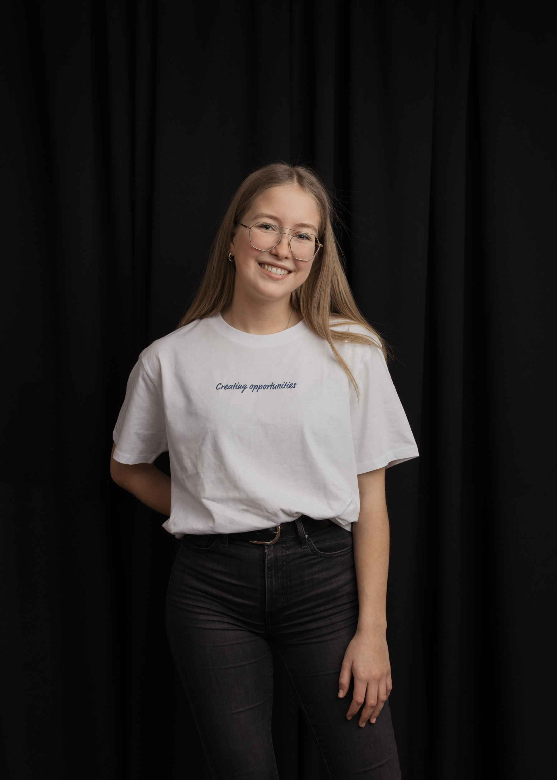 Portrait der Mitarbeiterin Annika Falbesoner der TREUHAND-UNION Innsbruck