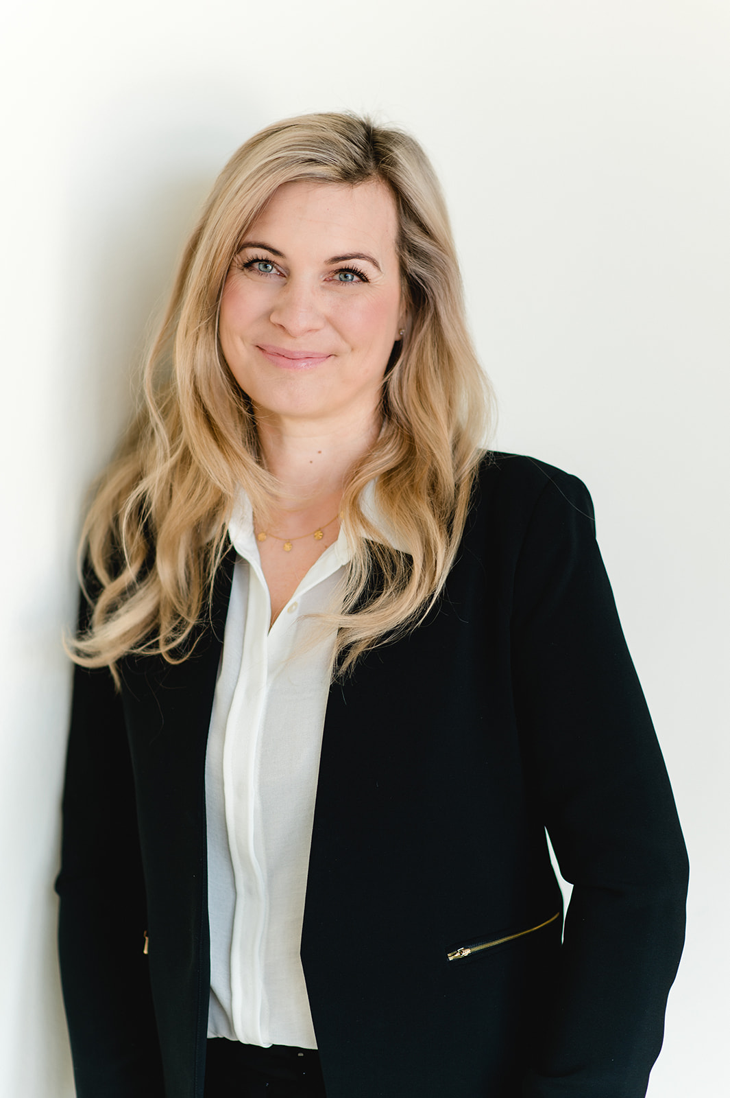 Portrait der Mitarbeiterin Karin Fazekas der TREUHAND-UNION OÖ