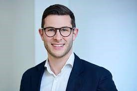 Portrait des Mitarbeiters Sebastian Mark der TREUHAND-UNION Innsbruck