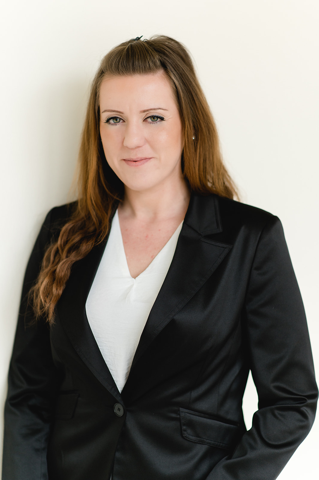 Portrait der Mitarbeiterin Amela Jugovic der TREUHAND-UNION OÖ