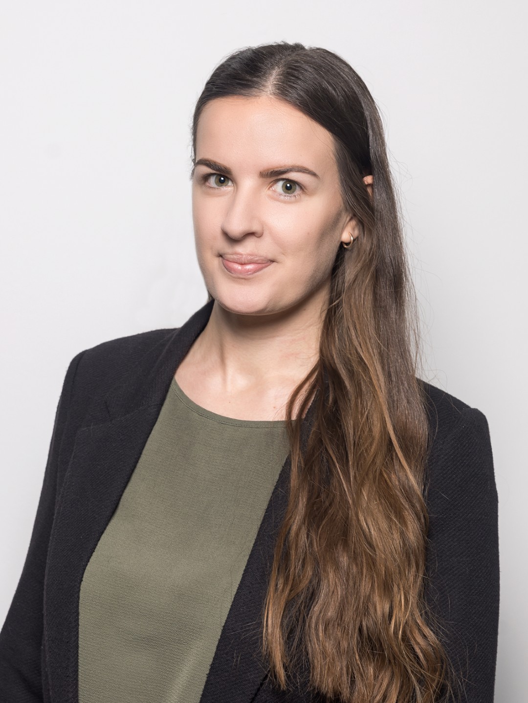 Portrait der Mitarbeiterin Amelie Moser der TREUHAND-UNION Salzburg