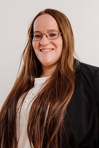 Portrait der Mitarbeiterin Cornelia Gelück der TU-Partner KPS