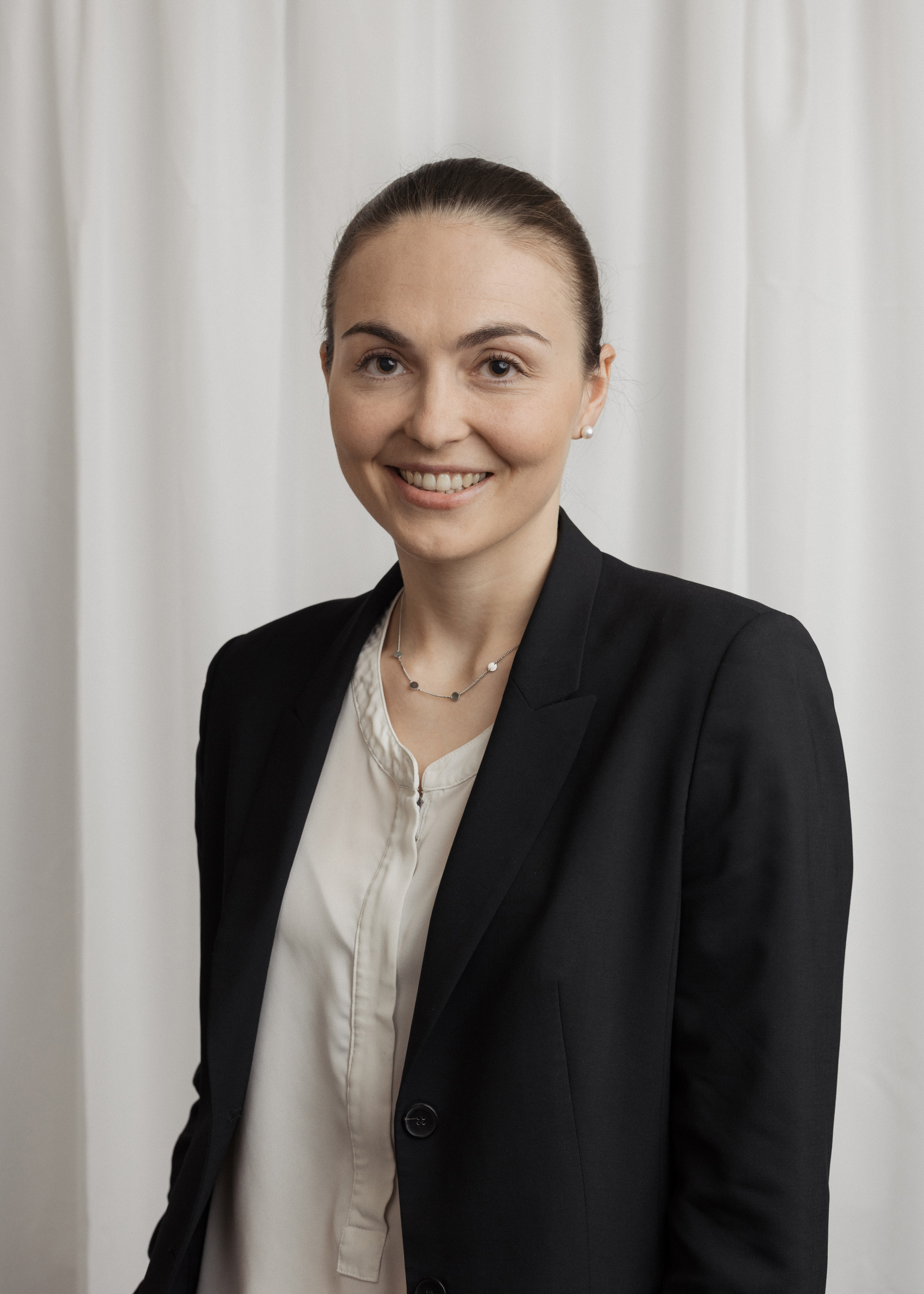 Portrait der Mitarbeiterin Valentina Girardi der TREUHAND-UNION Innsbruck
