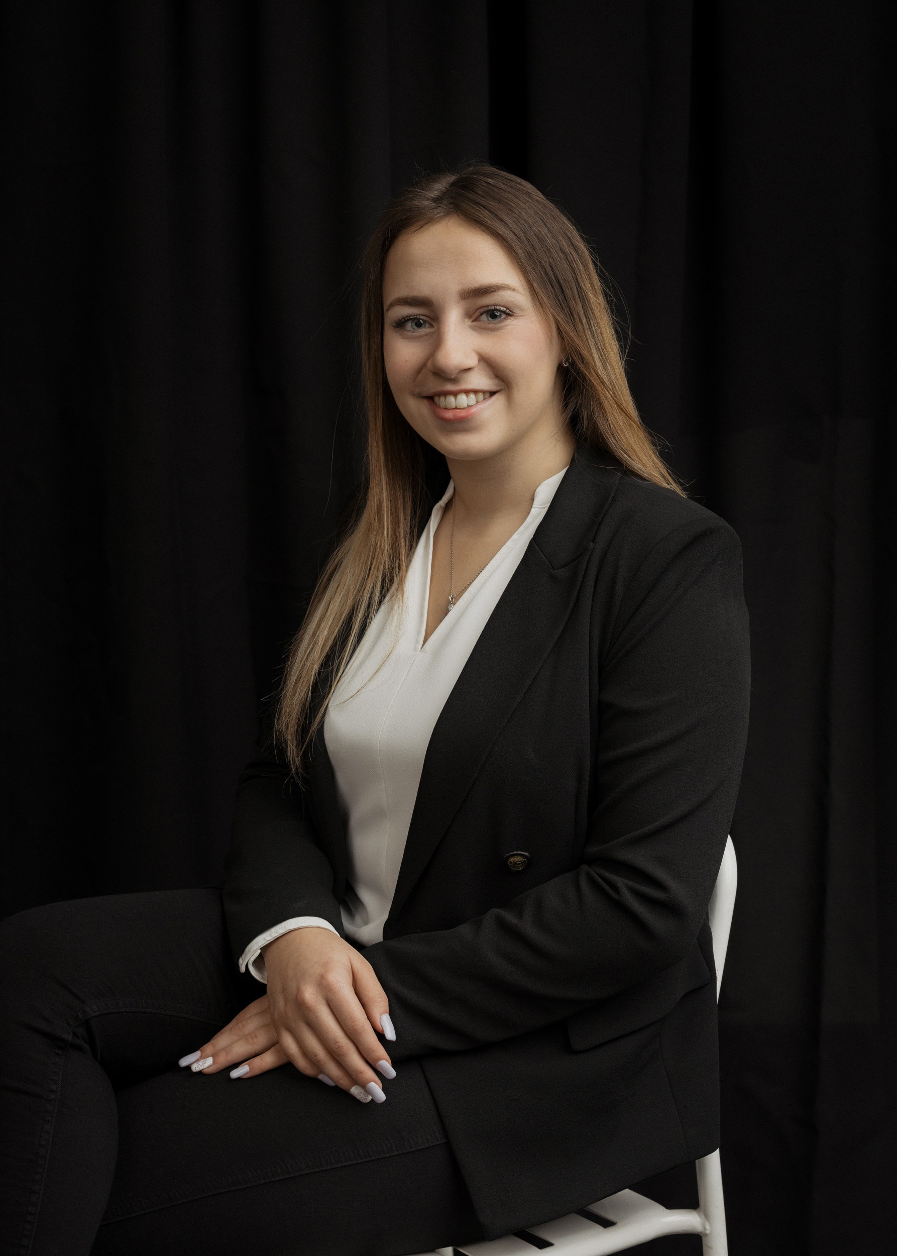 Portrait der Mitarbeiterin Milena Filipovic der TREUHAND-UNION Innsbruck