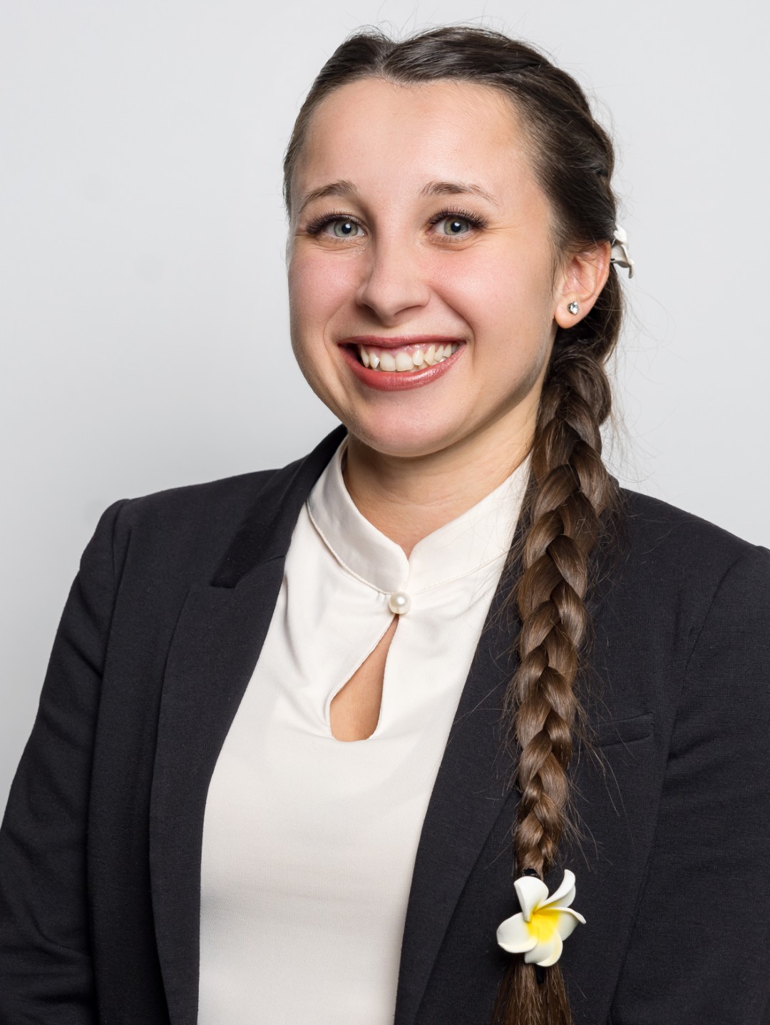 Portrait der Mitarbeiterin Gabriela Zemek-Takács der TREUHAND-UNION Salzburg