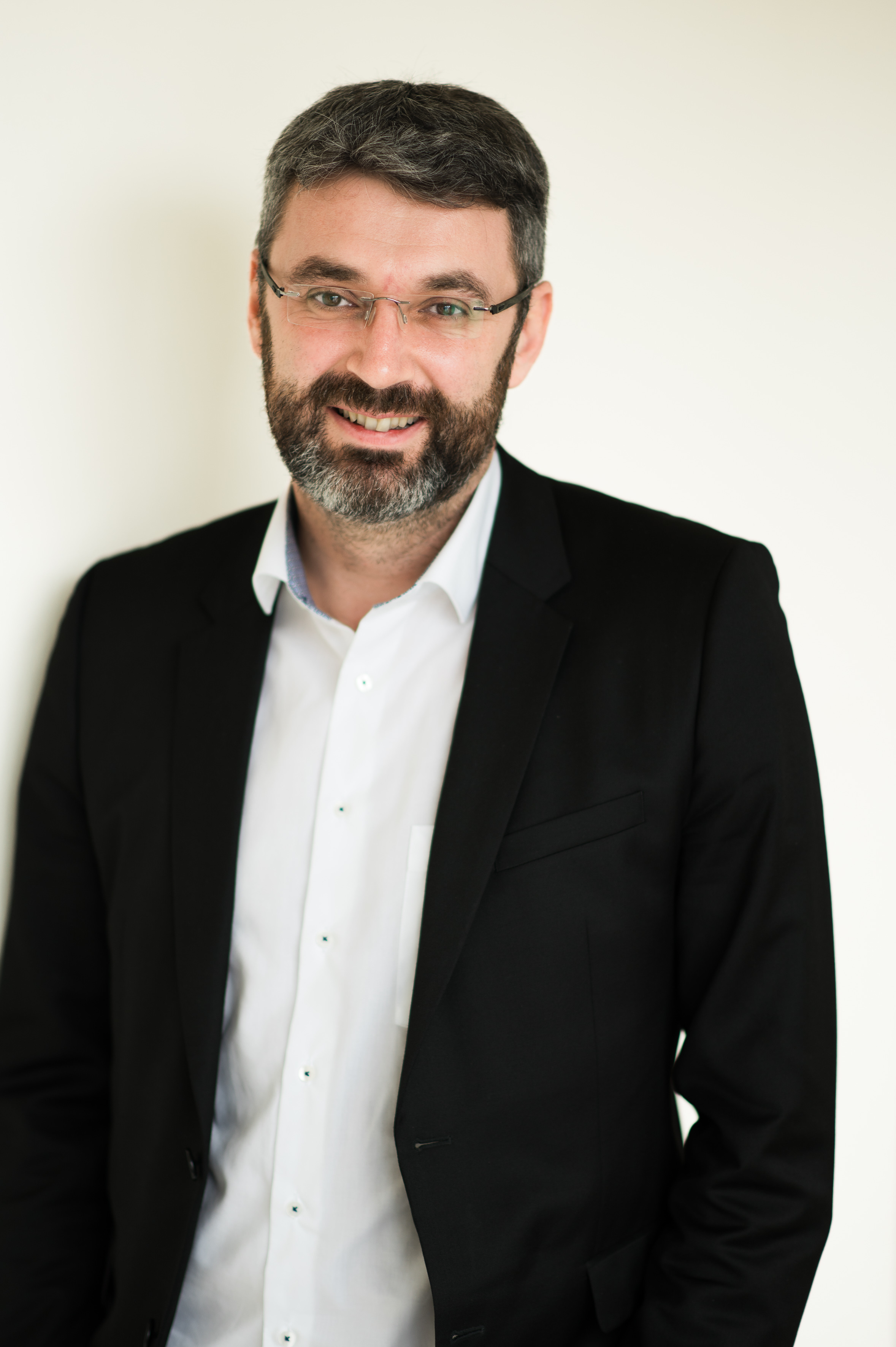 Portrait des Mitarbeiters Robert Watzl der TREUHAND-UNION OÖ