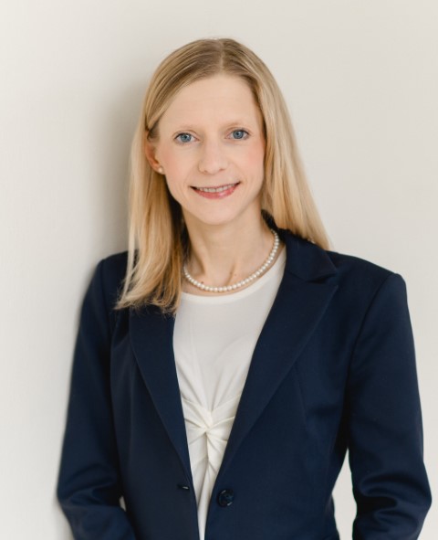 Portrait der Mitarbeiterin Julia Haberfellner der TREUHAND-UNION OÖ