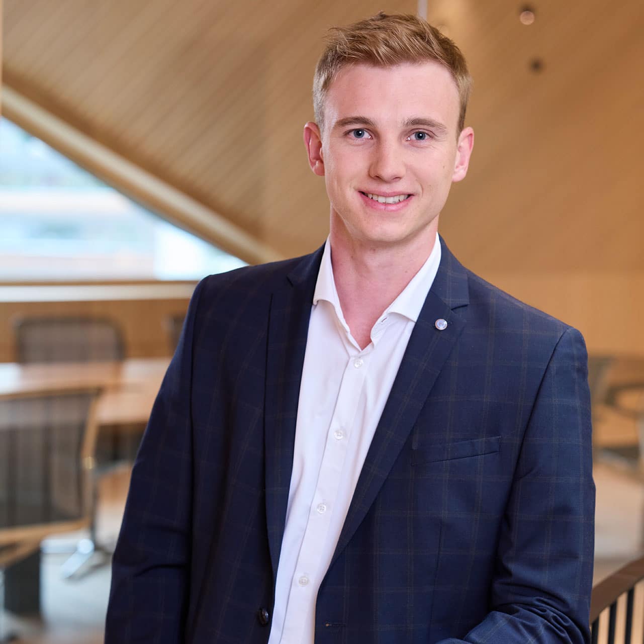 Portrait des Mitarbeiters Simon Wüstner der TU Vorarlberg Geser & Partner GmbH & Co KG