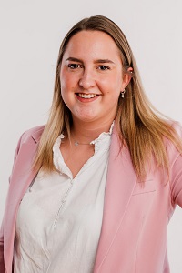 Portrait der Mitarbeiterin Sarah  Babanits der TU-Partner KPS