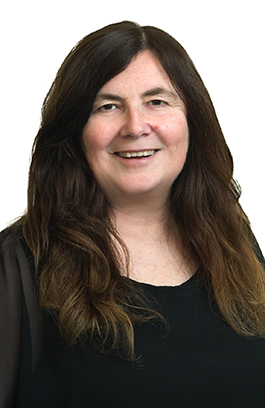 Portrait der Mitarbeiterin Margit Götz der TREUHAND-UNION Neusiedl am See