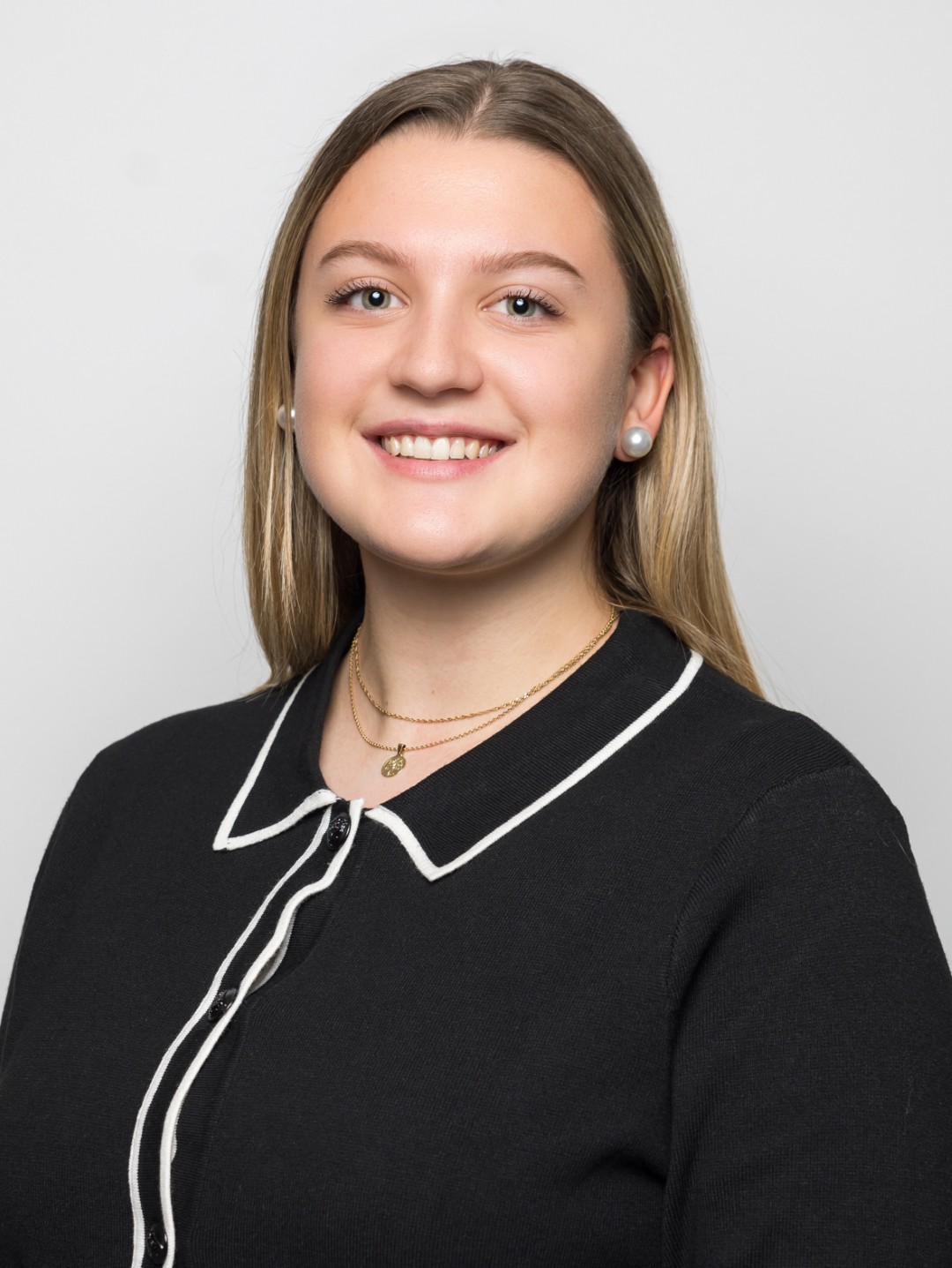 Portrait der Mitarbeiterin Katharina Pernetstätter der TREUHAND-UNION Salzburg