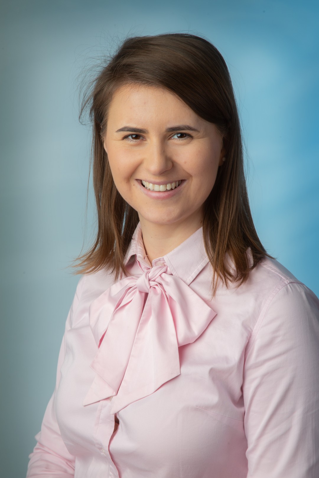 Portrait der Mitarbeiterin Mihaiela Stolojescu der TREUHAND-UNION Baden