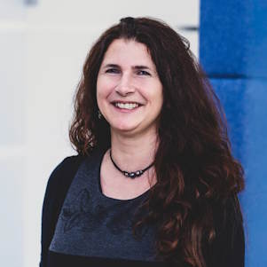 Portrait der Mitarbeiterin Petra Holzer der TU-Partner Haydn