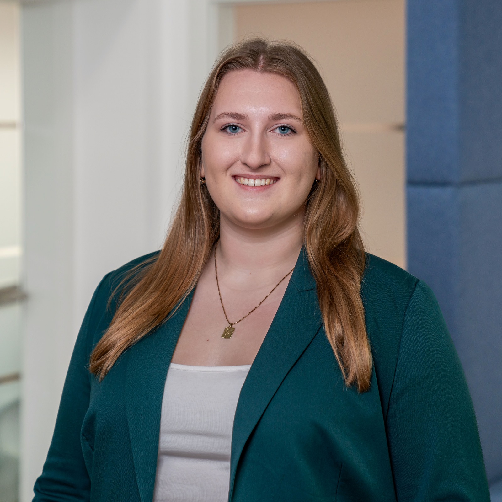 Portrait der Mitarbeiterin Anna-Maria Heidekum der TU-Partner Haydn