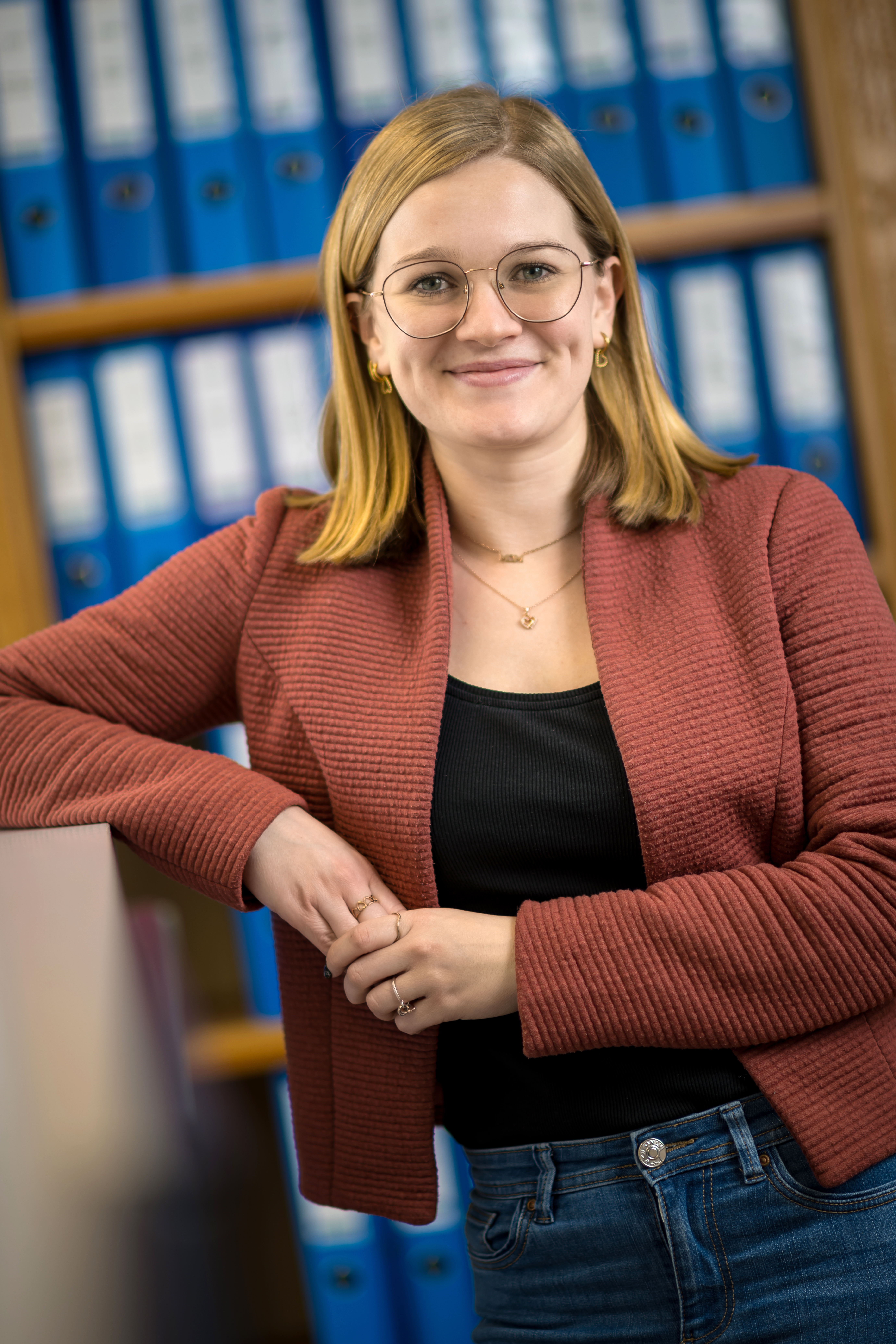 Portrait der Mitarbeiterin Julia Pilz der TU-Partner Steinecker