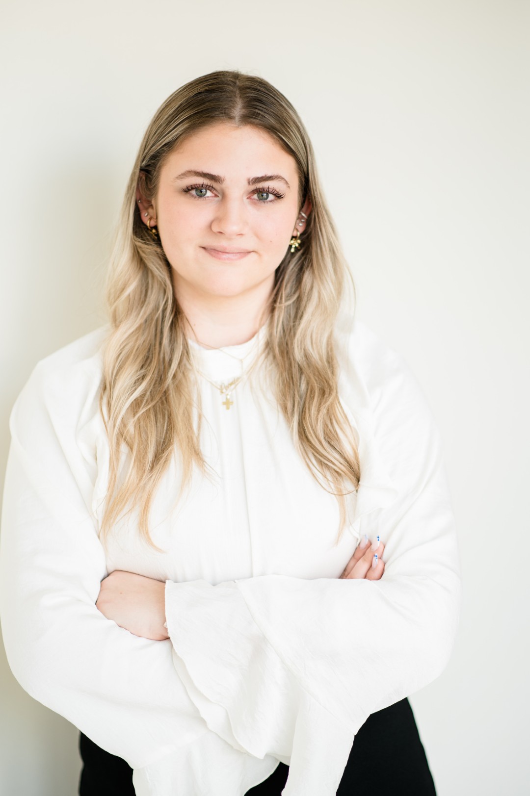 Portrait der Mitarbeiterin Leonie Plachy der TREUHAND-UNION OÖ