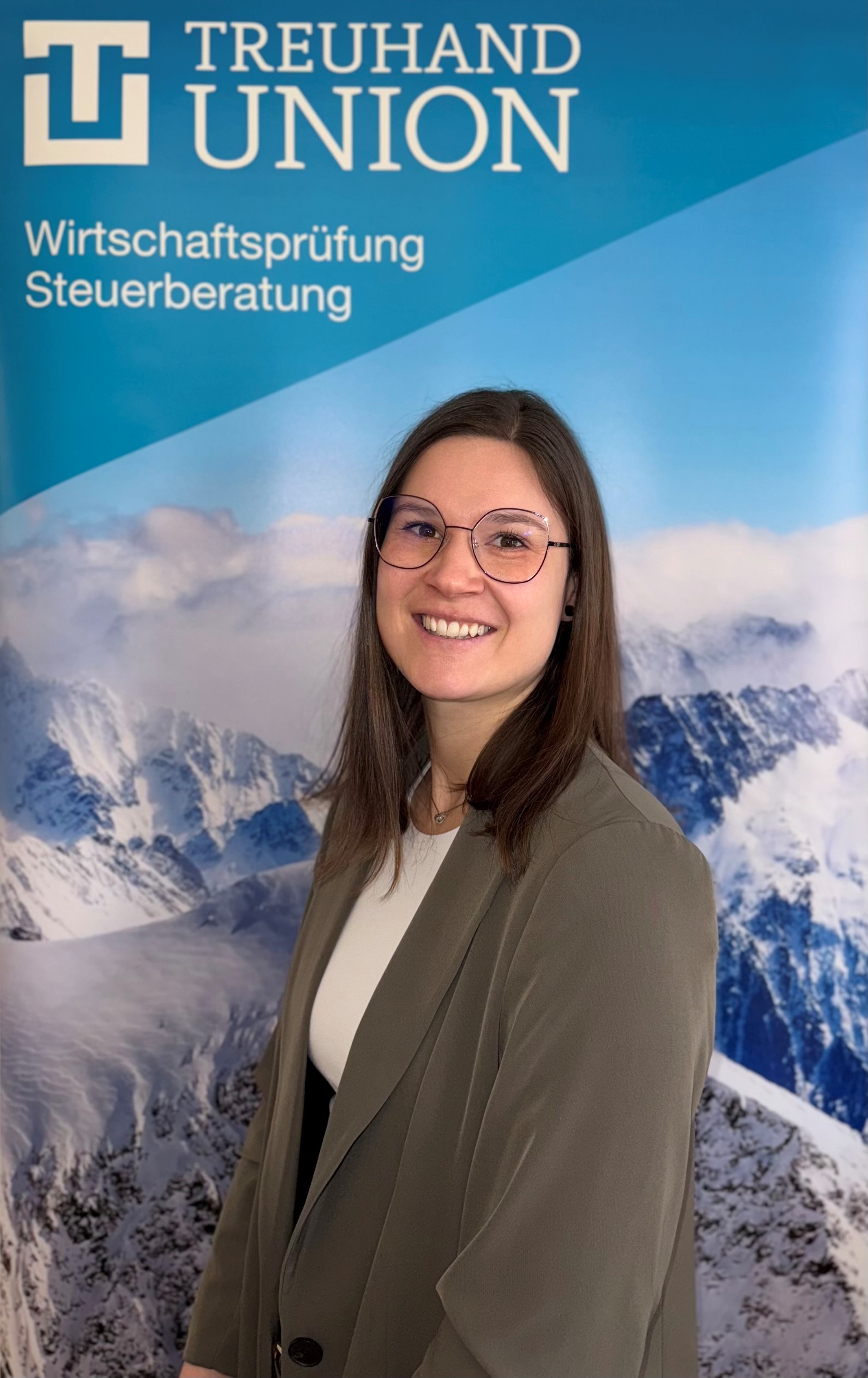 Portrait der Mitarbeiterin Patricia Fina der TREUHAND-UNION Villach