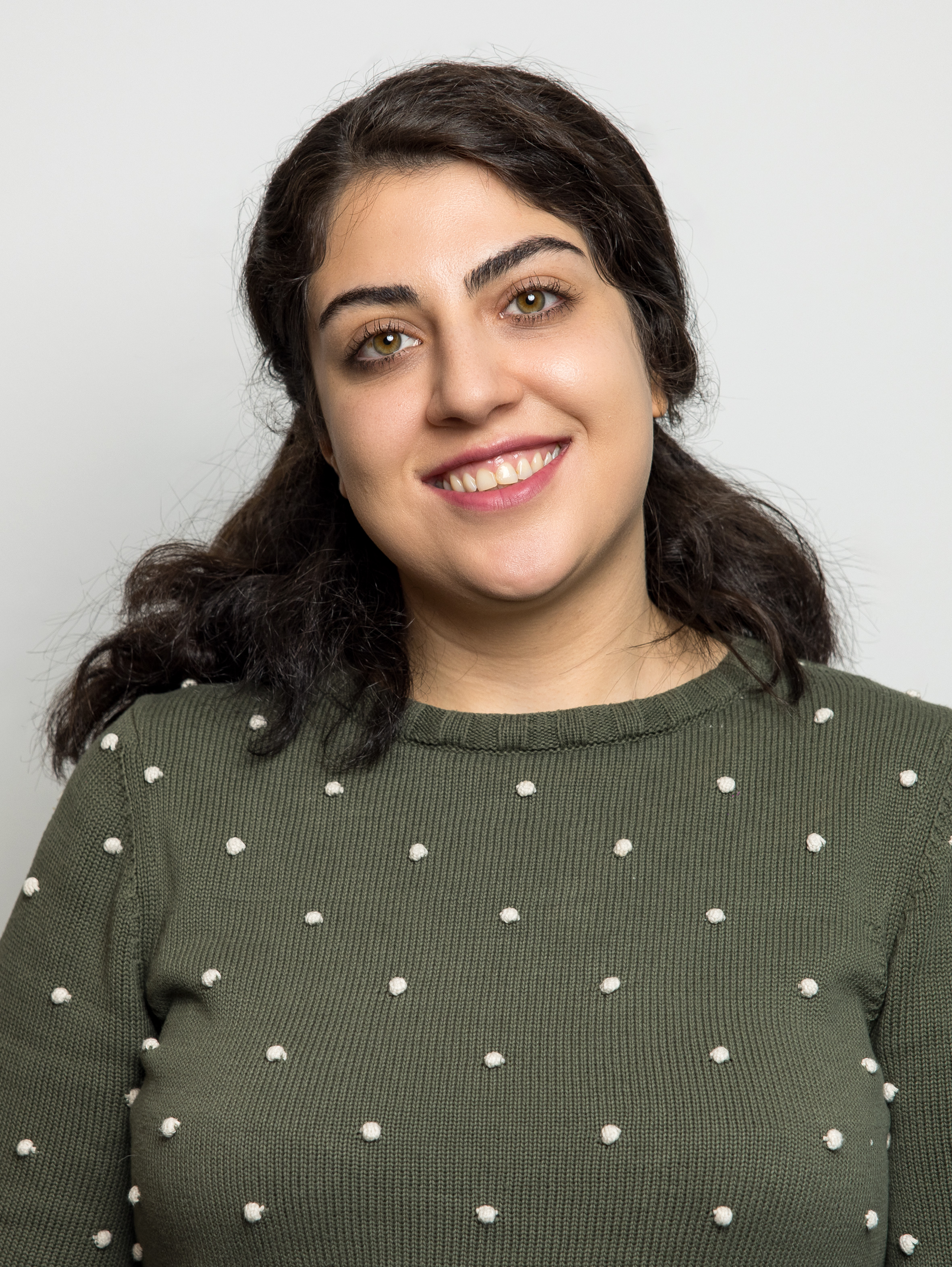 Portrait der Mitarbeiterin Faranak Najmi der TREUHAND-UNION Salzburg