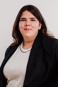 Portrait der Mitarbeiterin Andreea Anghel der TU-Partner KPS