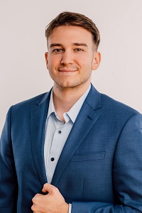 Portrait des Mitarbeiters Tobias Pfeifer der TU-Partner KPS