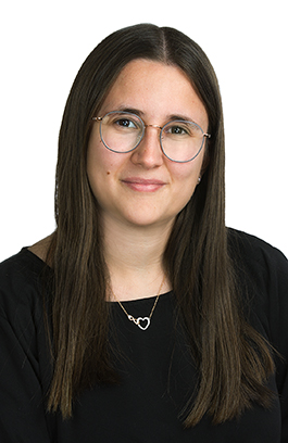 Portrait der Mitarbeiterin Julia Zax der TREUHAND-UNION Neusiedl am See