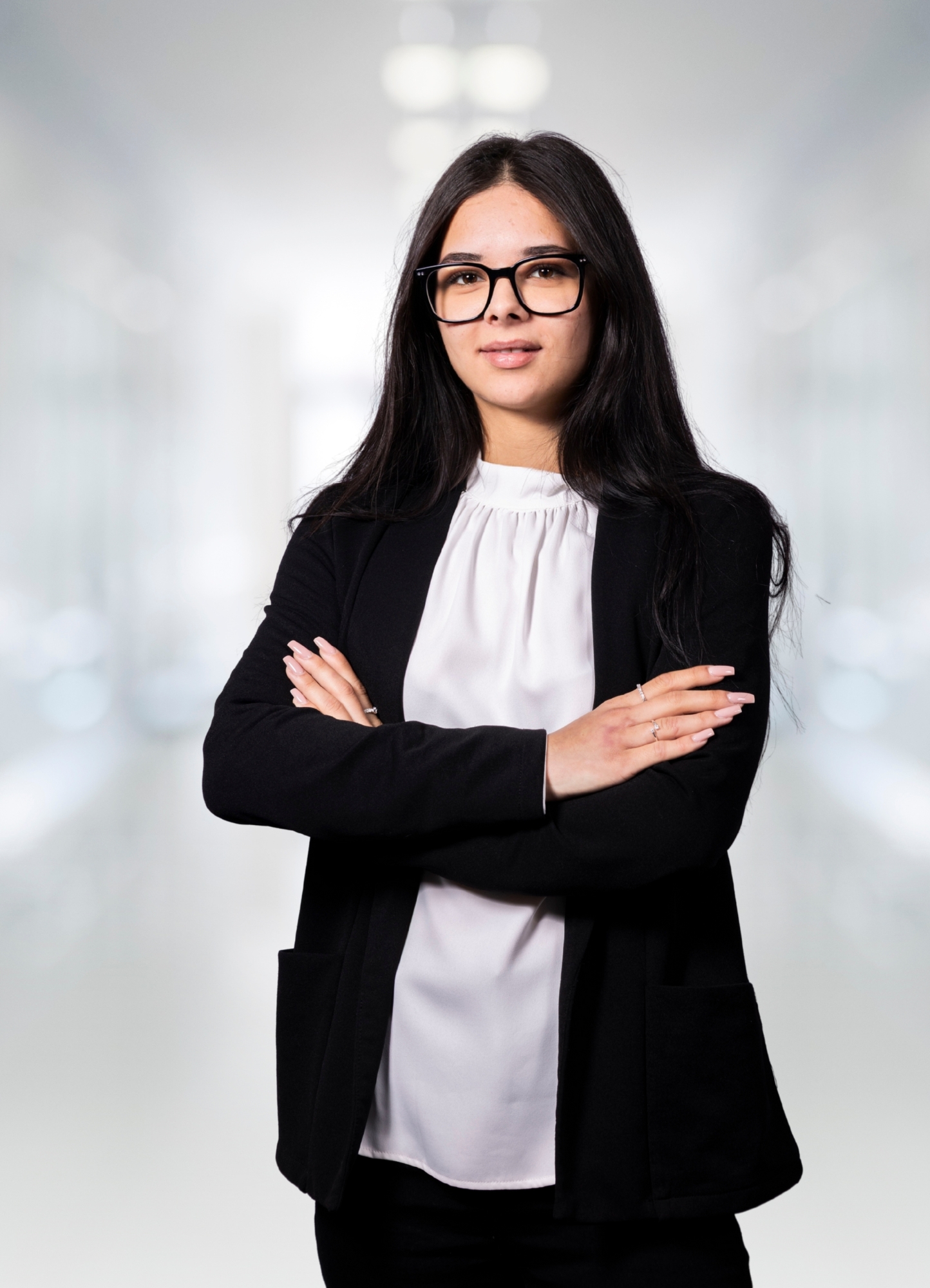 Portrait des Mitarbeiters Astrid Fradl der TREUHAND-UNION Klagenfurt